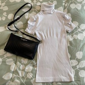 Bebe M/L short sleeve creamturtleneck